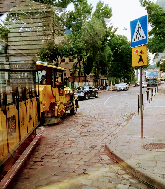 Leopoli Ucraina cosa vedere in 2 giorni: il trenino giallo turistico