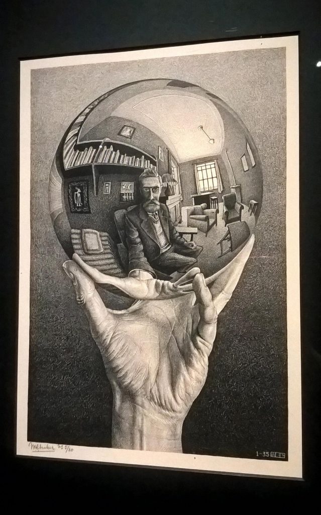 escher autoritratto dentro a una sfera dentro la mano