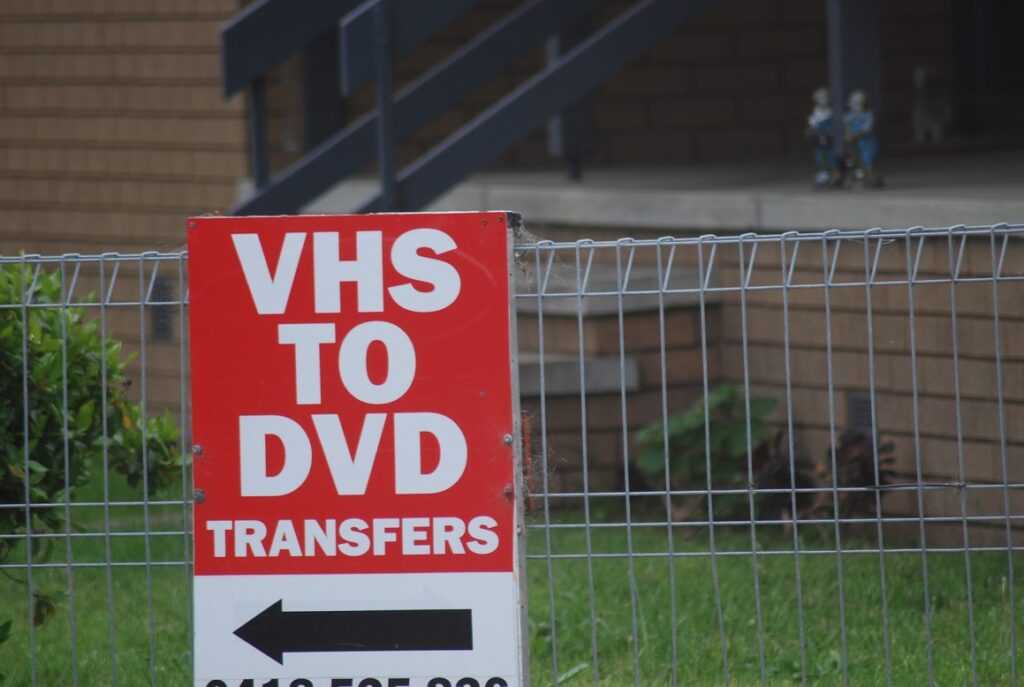 cartello: trasferimenti da VHS a DVD